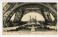 Paris. Le Trocadero vu sous la Tour Eiffel