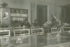 Czytelnia w Wojewódzkim Domu Kultury w Kielcach 1956