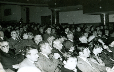 Akademia 65-lecia Wielkiej Rewolucji Październikowej: publiczność podczas uroczystych obchodów 65 Rocznicy Rewolucji Październikowej.