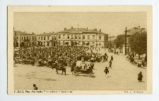 Kielce. Plac Marszałka Piłsudskiego i Magistrat.