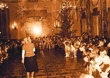 Zabawa choinkowa dla dzieci w Wojew&oacute;dzkim Domu Kultury 1979
