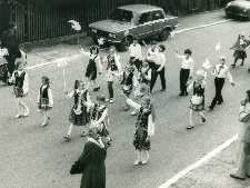 Turniej gmin "Panorama czterdziestolecia" 1984. Korowód Łopuszno.