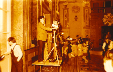 Zabawa choinkowa dla dzieci w Wojew&oacute;dzkim Domu Kultury 1979