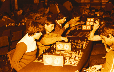 Turniej szachowy dla młodzieży szkolnej w Wojew&oacute;dzkim Domu Kultury w Kielcach. 1984.