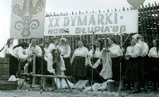 Finał III Turnieju K&oacute;ł Gospodyń Wiejskich pod nazwą: Gospodynie wiejskie swojej miejscowości. Nowa Słupia 13-14.IX.1986. Koło Gospodyń Wiejskich z Występy.