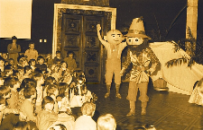 Zabawa choinkowa dla dzieci w Wojewódzkim Domu Kultury 1985